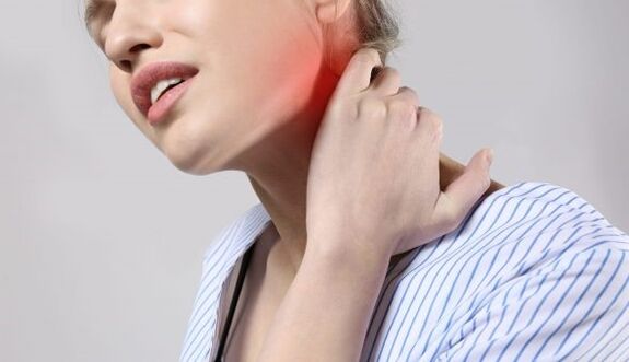Со остеохондроза на цервикалниот 'рбет, се појавува болка во вратот и рамената