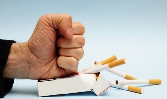 откажување од пушење за да се спречи болка во зглобовите на прстите